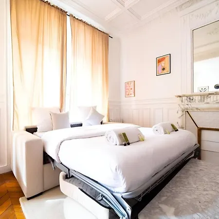 Tbs 317 - Close To Eiffel Tower París