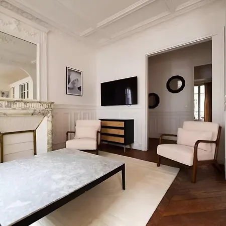 Tbs 317 - Close To Eiffel Tower